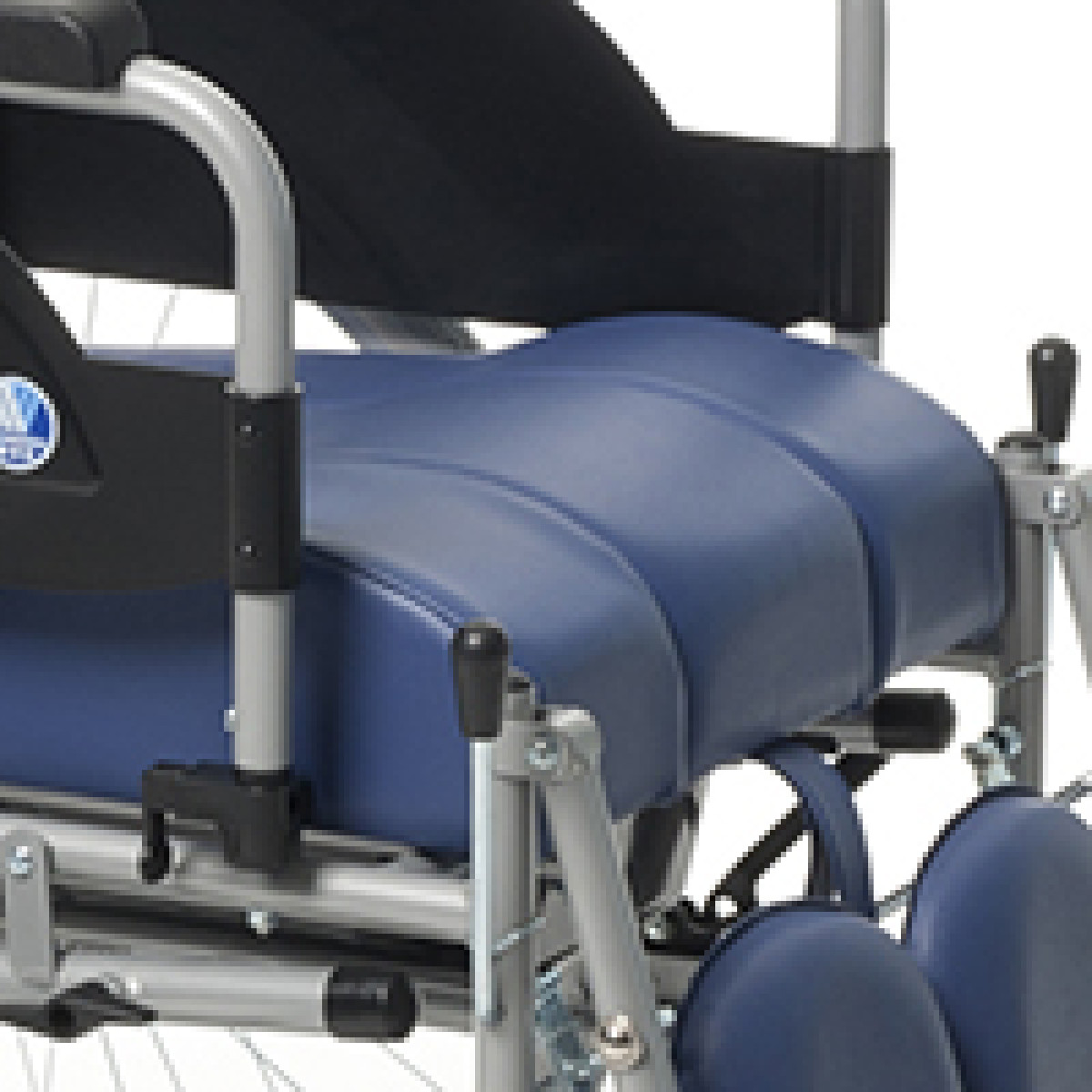 Инвалидная коляска Vermeiren 9300 с санитарным оснащением